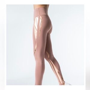 NWOT Alo High Waisted Rosewater Leggings